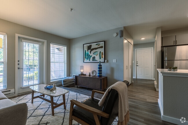 2BR, 2BA - 910SF