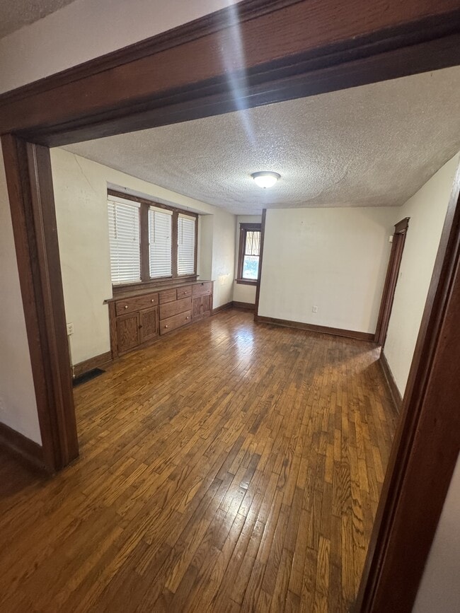 Photo - 1909 SW Lane St