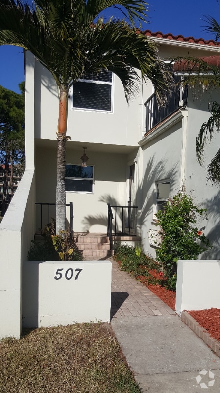 Building Photo - 2700 Bayshore Blvd Rental