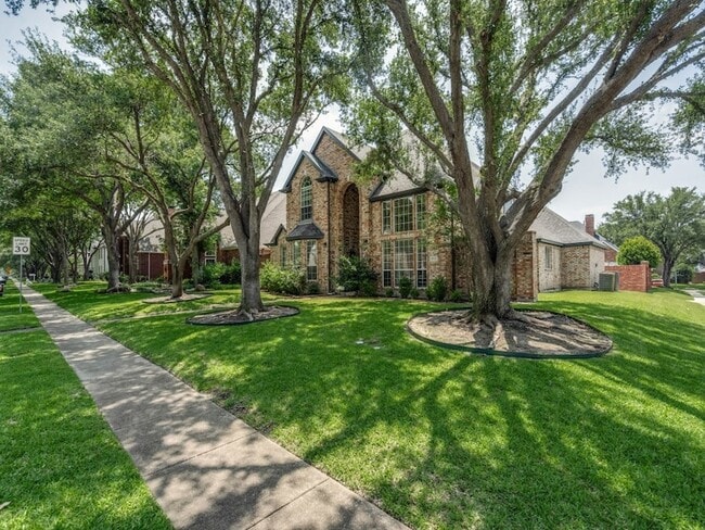 4612 Old Pond Dr