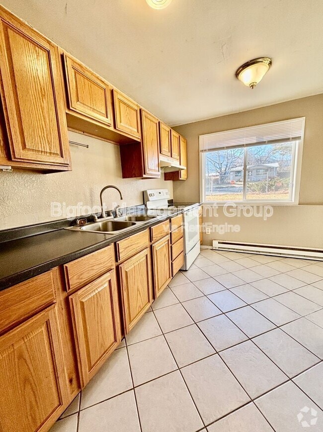 Building Photo - 1828 Waukesha Ave Unit 4 Rental