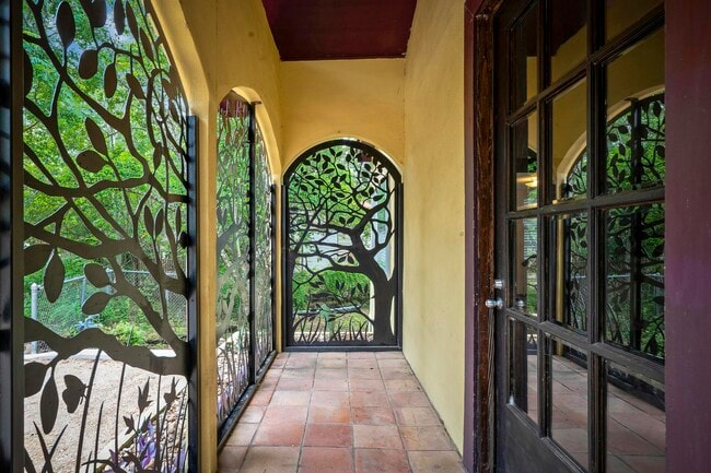 Photo - 18111 Lakeshore Dr