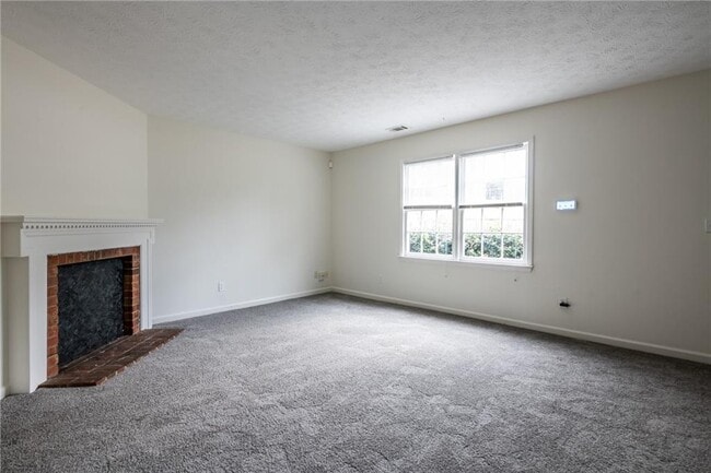 Photo - 582 Downing St