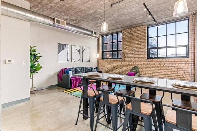 Building Photo - 606 N Washington Ave Unit ID1468093P