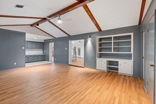 822 N Kaufman Dr