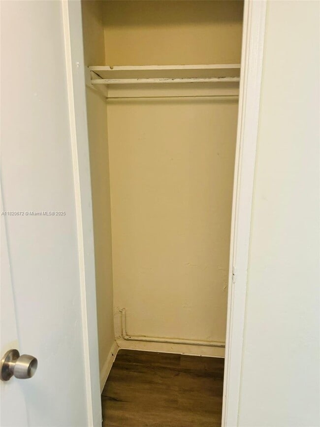 Building Photo - 2900 W Flagler St Unit 8