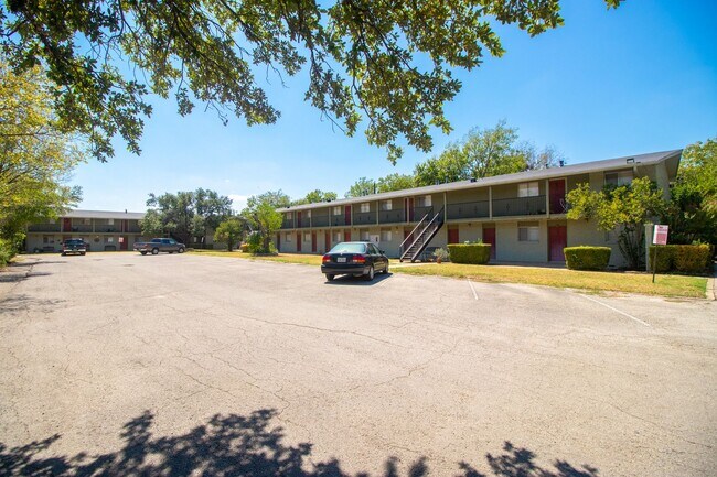 Photo - 806 E 13th St Unidad Grey Rock #105 - 2x1