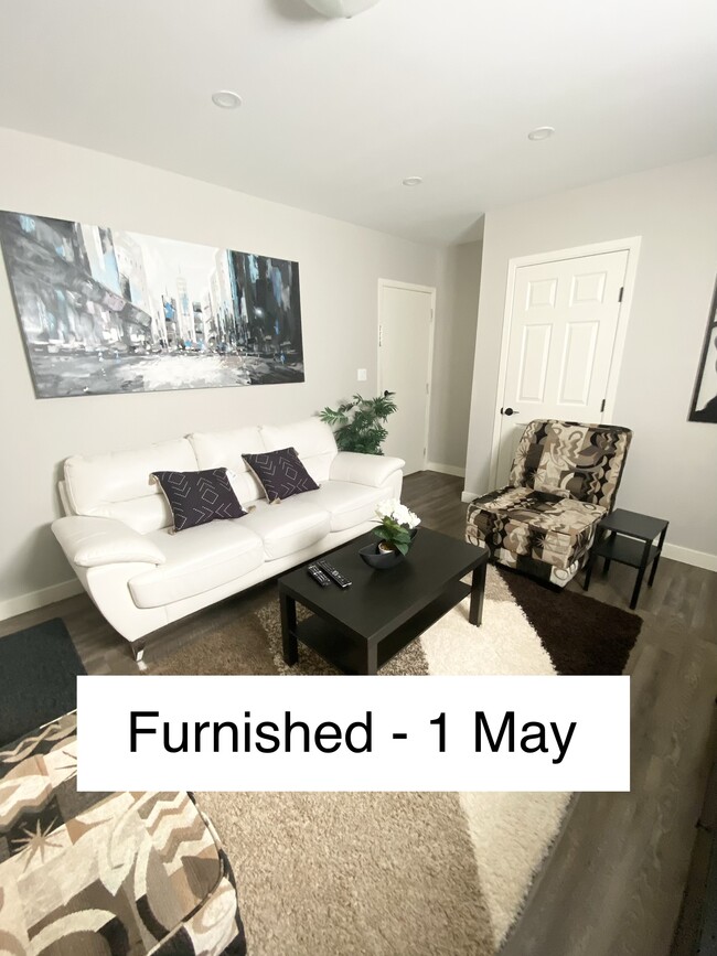 Building Photo - 11725 80 St NW Unit 11725 80st apt#2