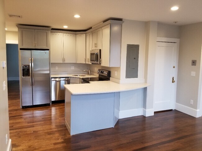 Building Photo - 1404 Commonwealth Ave Rental