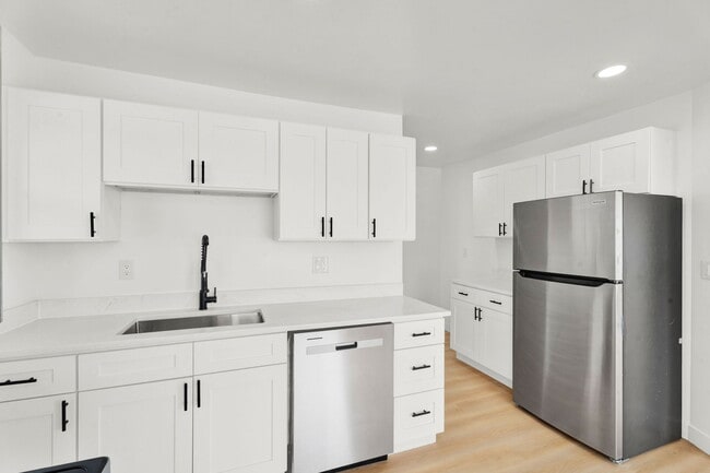 Photo - 1075 E West Maple Rd