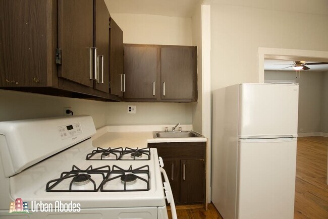 Photo - 3713 N Pine Grove Ave Unit M01B