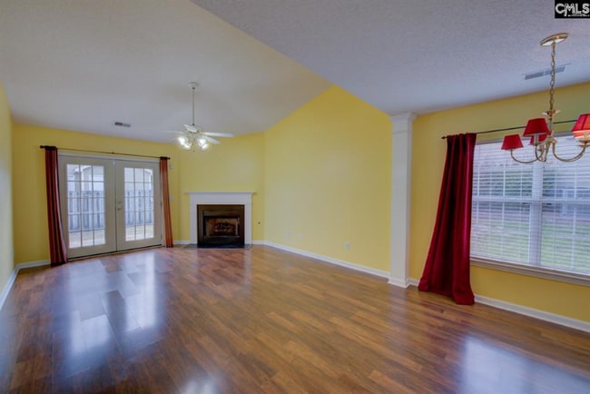 Photo - 104 Avebury Ln