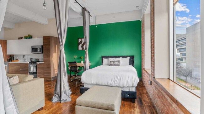 Building Photo - 500 S Ervay St Rental