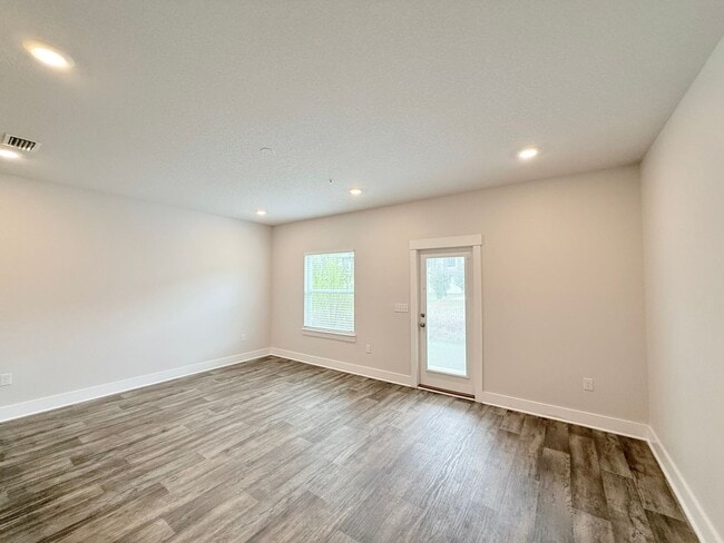 Photo - Stunning Townhome - Prime Pensacola Location