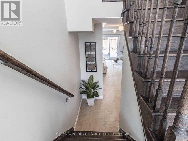 Photo - 22 Rockbrook Trail