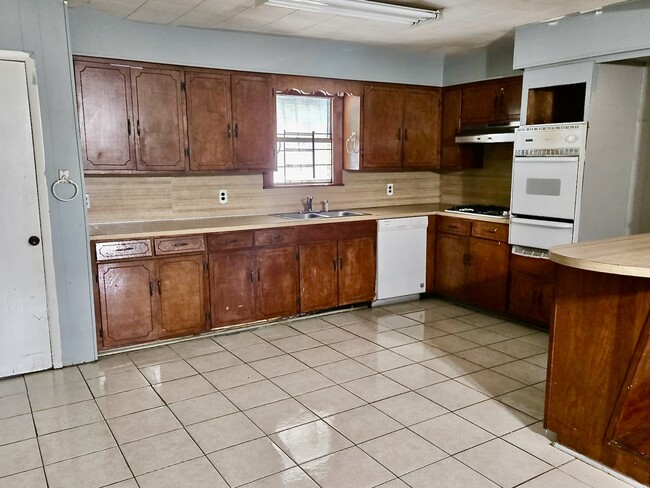 Photo - 860 Bingman Dr