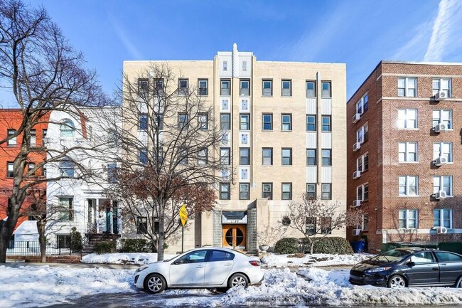 Photo - 1727 R St NW