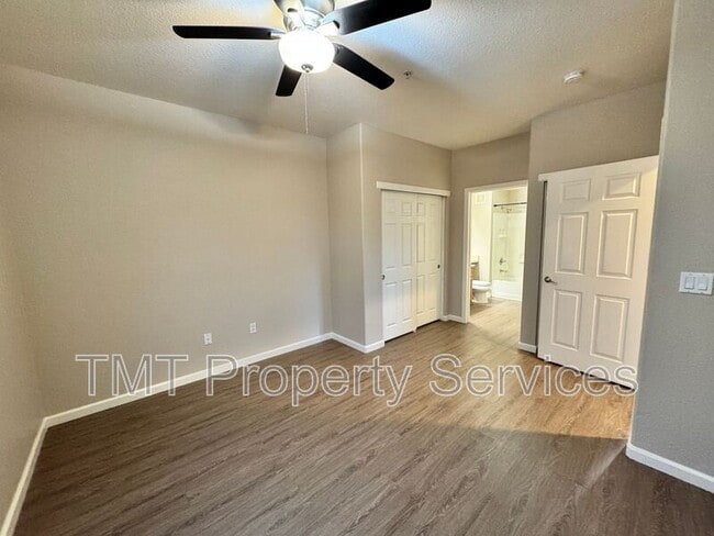 Photo - 5201 Laguna Oaks Dr