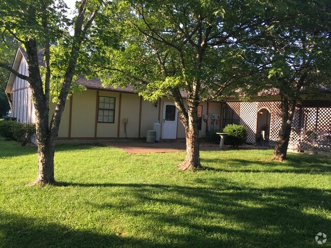 Building Photo - 735 Bradley Dr Rental