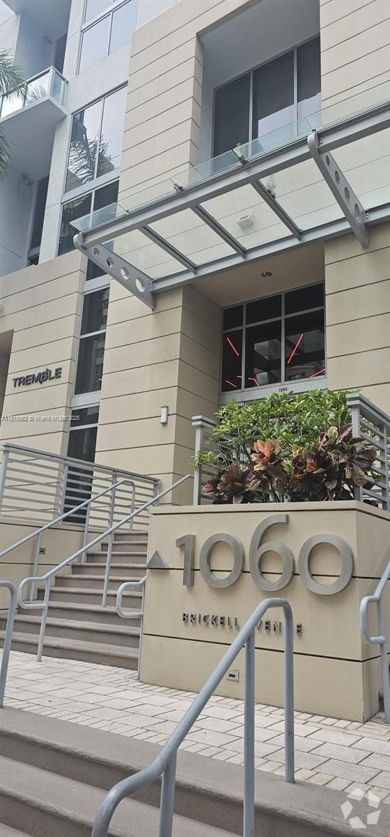 Building Photo - 1060 Brickell Ave Unit 3417 Rental