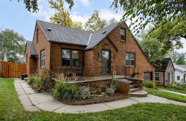 Photo - 2115 S 61st St