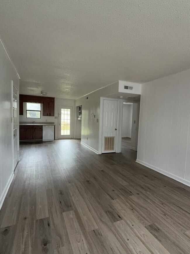 Photo - Charming 2 Bedroom Apartment
216 Zack Circle #B Unidad B