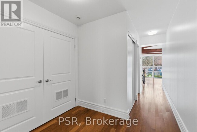 Photo - 2541 Yonge St