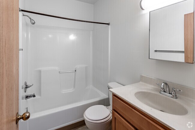 1BR, 1BA - 483SF - Bathroom