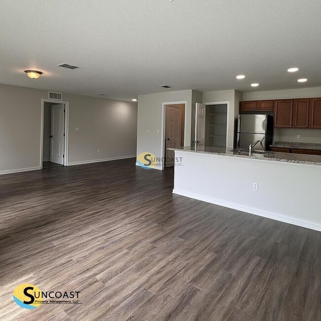 Photo - 8012 Hastings St