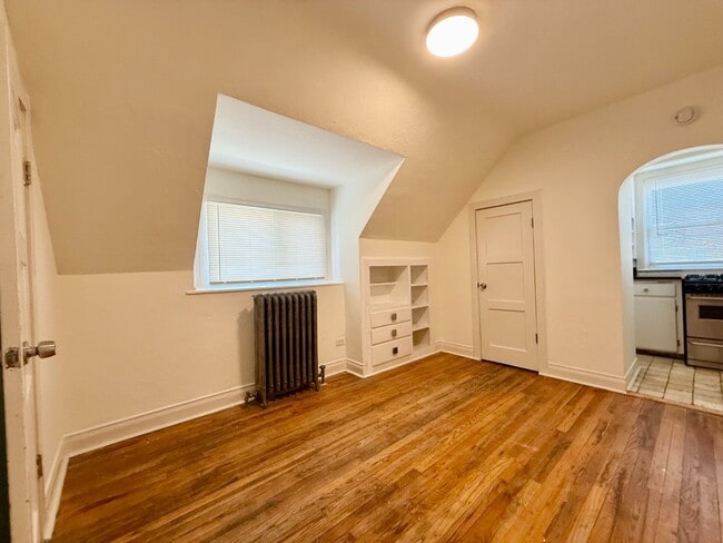 Building Photo - Unique Top floor Studio Apartment in Eclectic Capitol Hill House! Available Now! Unit 11