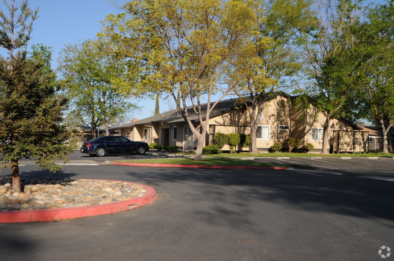 Photo - Meredith Manor Apartments