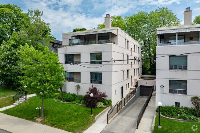 Photo - 869-875 Avenue Rd