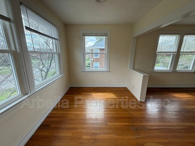 Photo - 707 E Unaka Ave Unit Apt 4