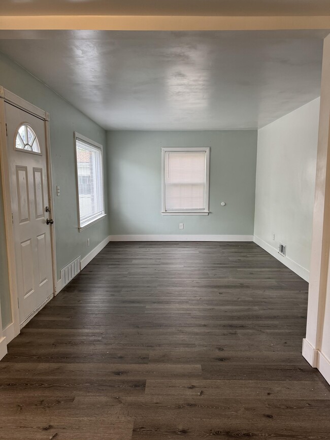 Photo - 20000 Norwood St