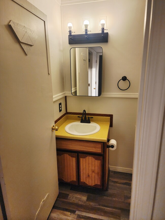 Photo - 800 Chelwood Park Blvd NE Unidad B