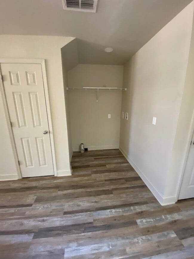 Photo - 674 2nd St NW