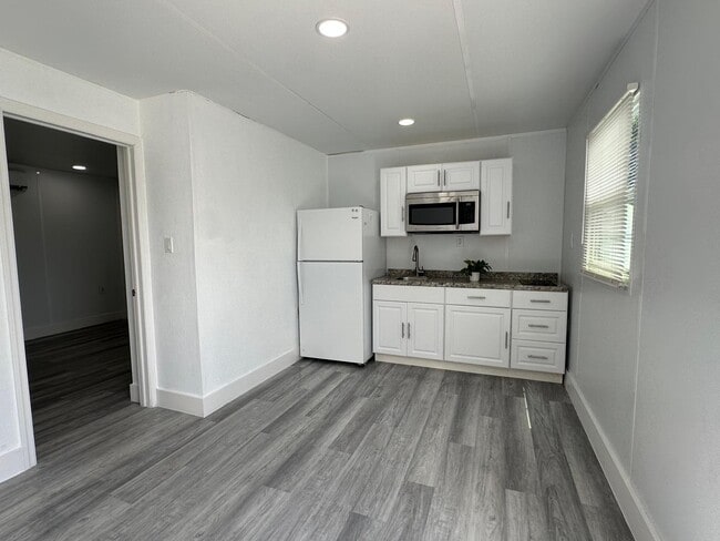 Building Photo - 841 N 69th Ave Unit #2