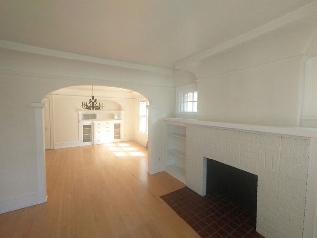 Photo - 1900 E Jarvis St Unit Upper