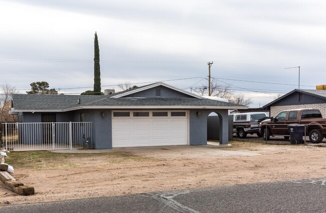 Photo - 2390 Thompson Ave