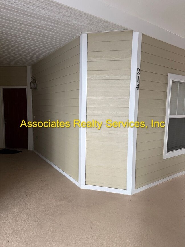 Building Photo - Lionsgate  #214 Unit LG214