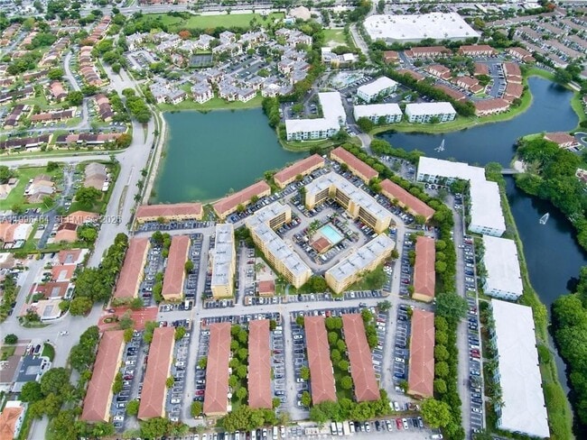 Photo - 14902 SW 82nd Ln Unidad 13-102