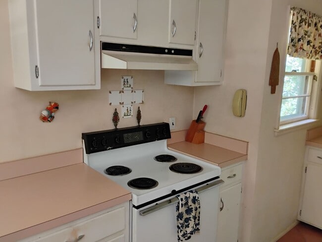 Photo - Spacious Furnished 3-4 Bedroom Home Near Dartmouth