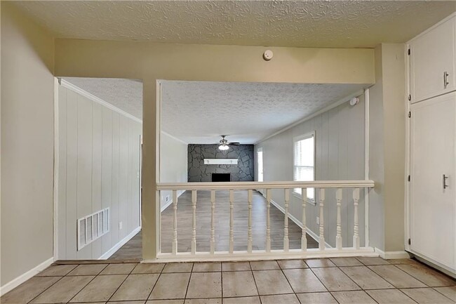 Photo - 2076 Khyber Pass SW