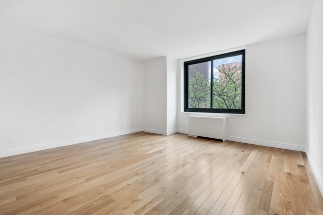 Photo - 40 E 94th St