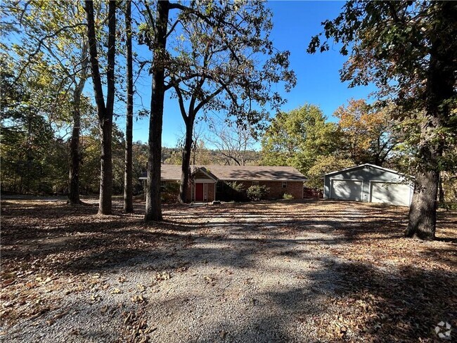 Building Photo - 12871 Schoolhouse Dr