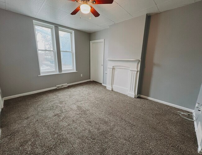 Building Photo - 6 Van Buren St Unit FL1