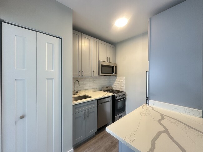 Photo - 545 W Belmont Ave Unit B7