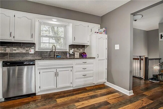 Photo - Spacious 3bd/2ba House in Independence, MO!