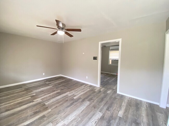Photo - 3712 Woodside Dr