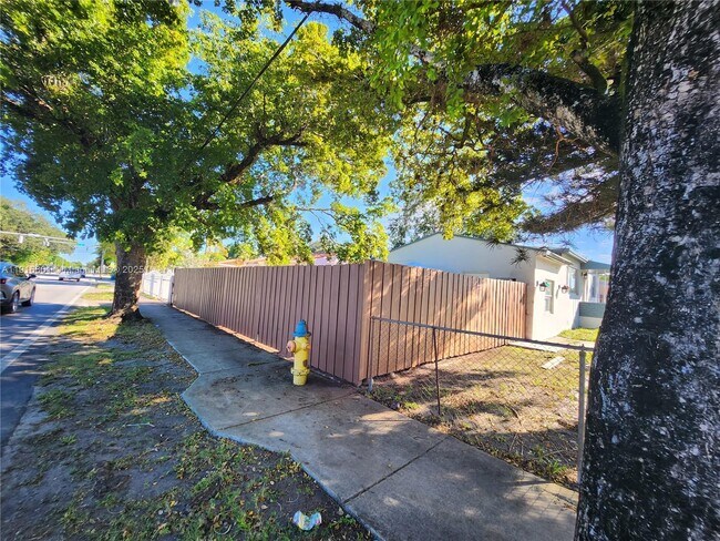 Photo - 1201 NE 148th St Unit #B